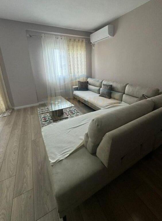 Qera, Apartament 2+1 tek Thesari, Fresk
