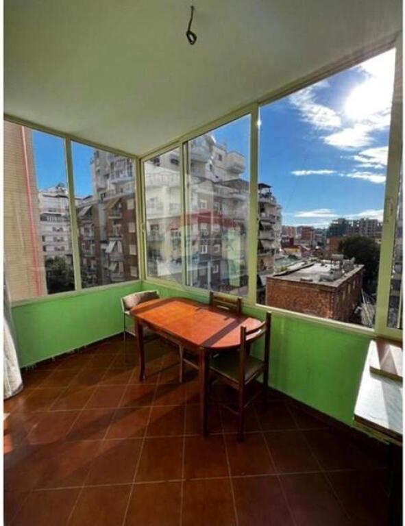 JEPET APARTAMENT 2+1 ME QERA ne myslym shyr