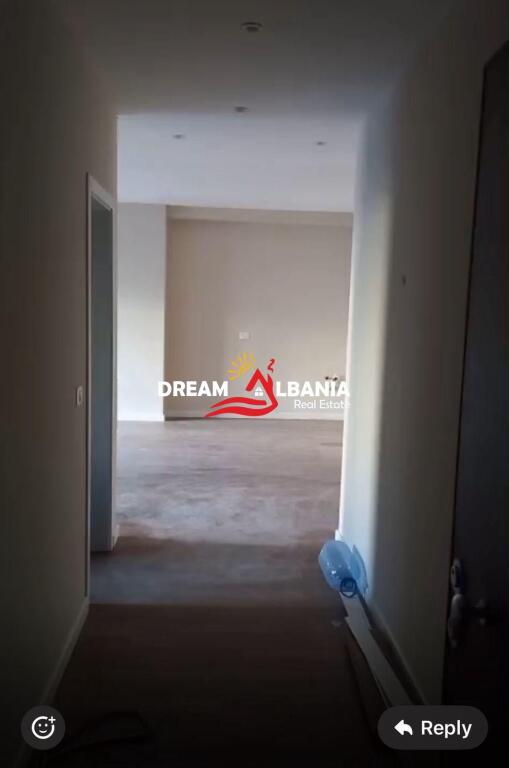 Ambjent zyrash me qera tek Kompleksi Aura ne rrugen Dritan Hoxha, Tirane ID (42611395)