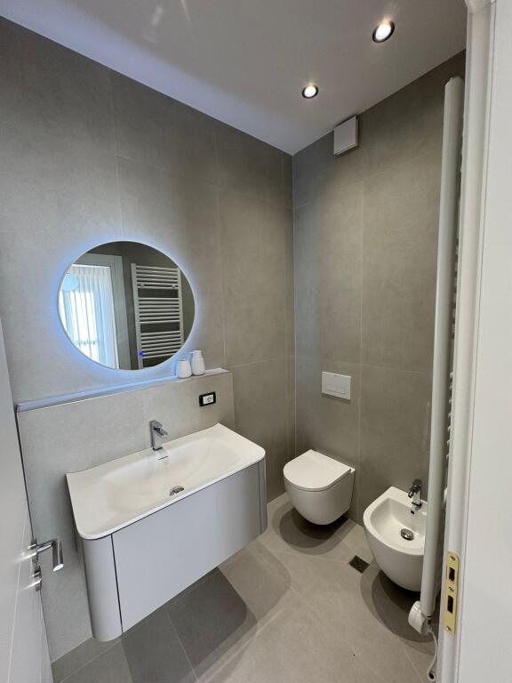 Qera Apartament 2+1+2 / + Post Parkimi,Komuna e Parisit