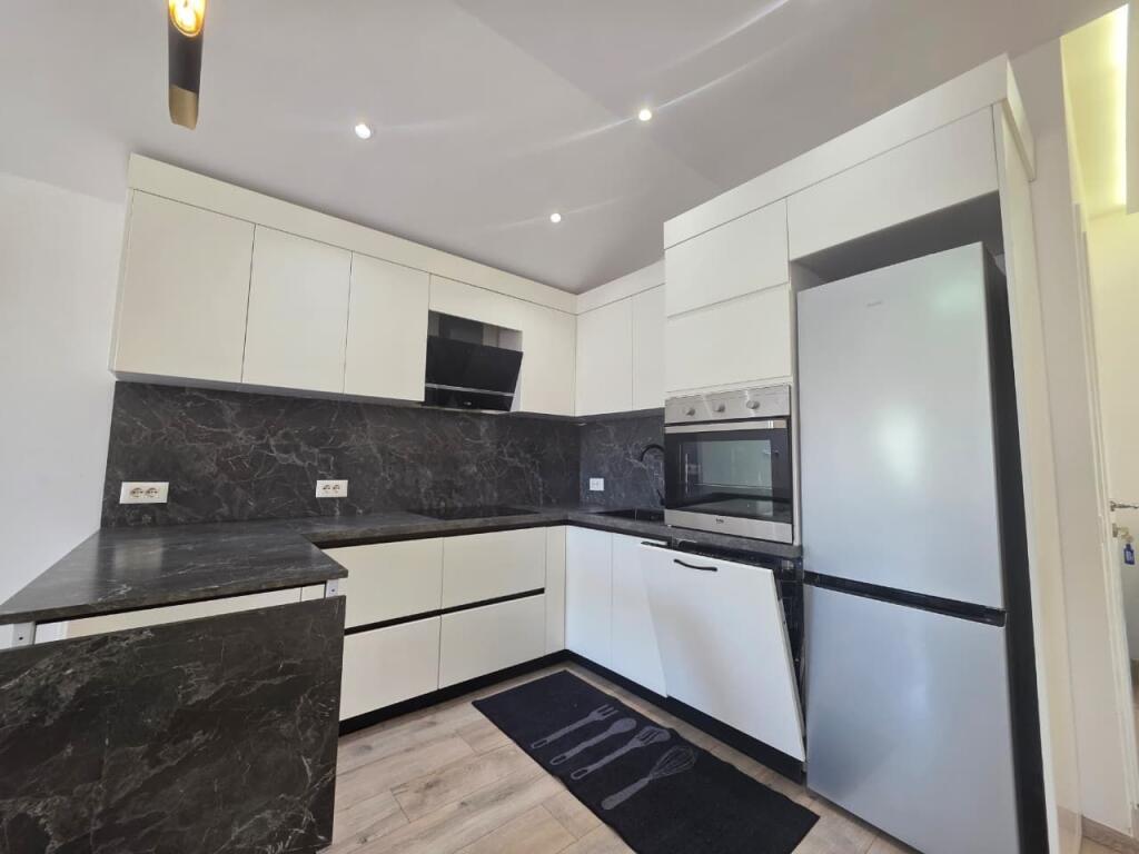 Me Qira: Apartament 2+1 (+ Super Verande &amp; 1 Post Parkimi ✨️) Rrethrrotullimi Shkoze📍 (3 min nga rrethi🔥)  500€/muaj