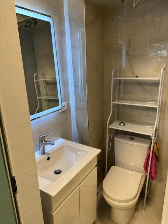 Jepet me qera njesi biznesi prane Blvd Zhan Dark