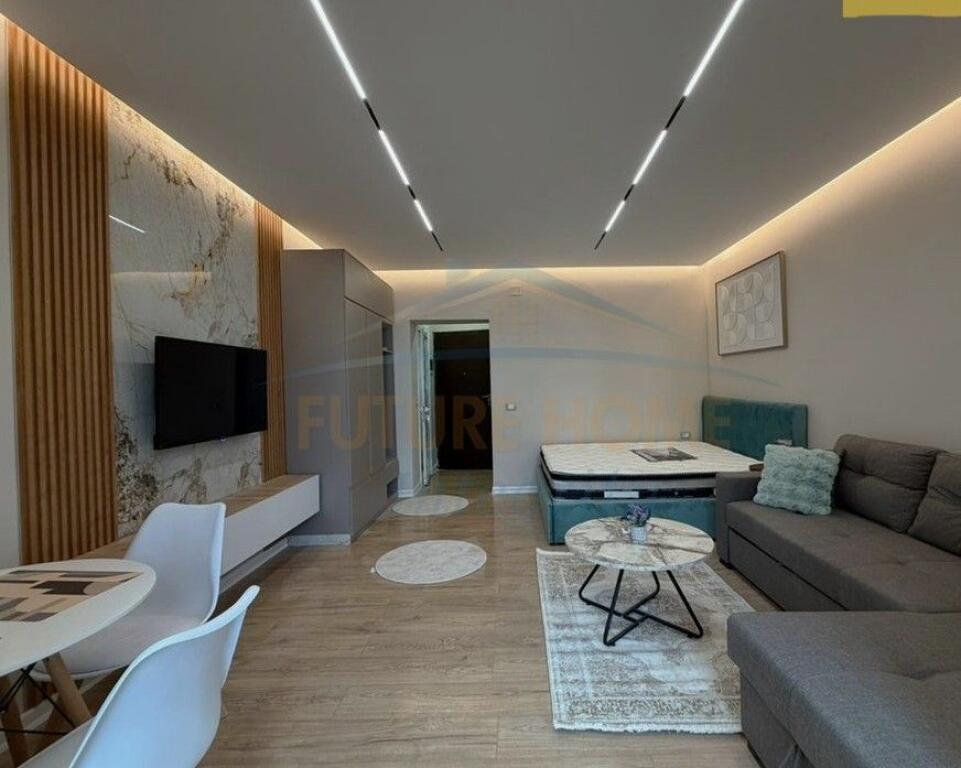 Shitet Garsoniere – Rruga e Barrikadave, Tiranë