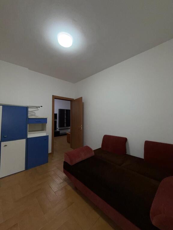 Jepet me qira apartament 2+1 – Rruga Him Kolli