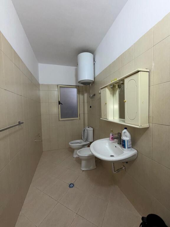 Jepet me qira apartament 2+1 – Rruga Him Kolli