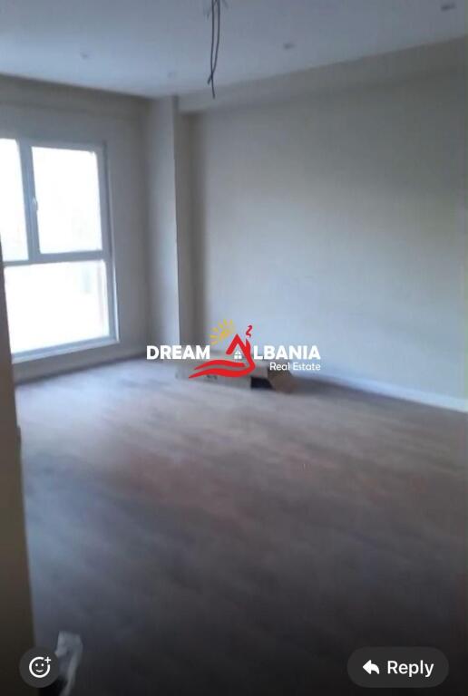 Ambjent zyrash me qera tek Kompleksi Aura ne rrugen Dritan Hoxha, Tirane ID (42611395)