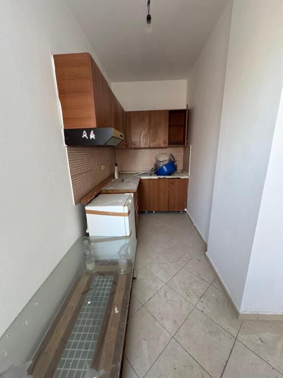 Shitet Apartament 1+1+Verand Okazion