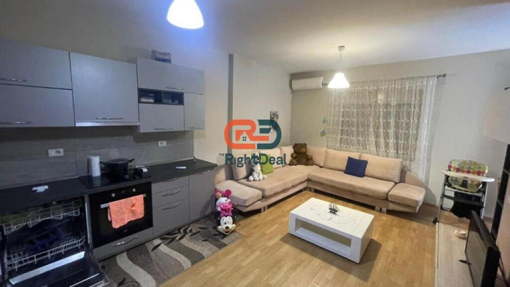 Ne Fresk, Shitet Apartament 2+1 Me Pamje Te Lire !!