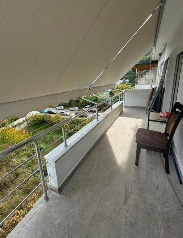 Qera, Apartament 2+1 tek Thesari, Fresk