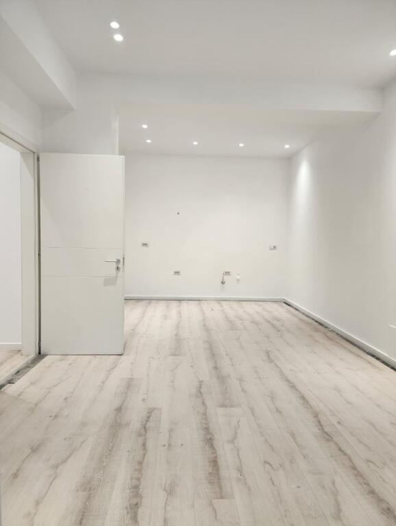 Office for Rent (completely new)🔥 Building 2024 Selvia/ Passing the Gold villa -- 105 m2 55,000 lekë/Month Net