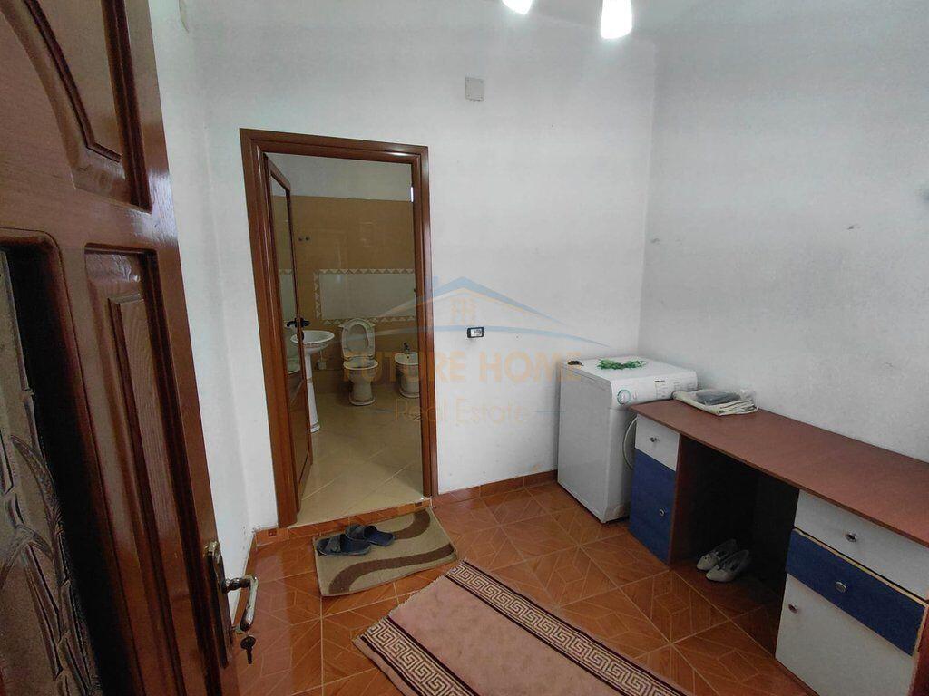 Shitet Shtëpi 2 -katëshe + Truall