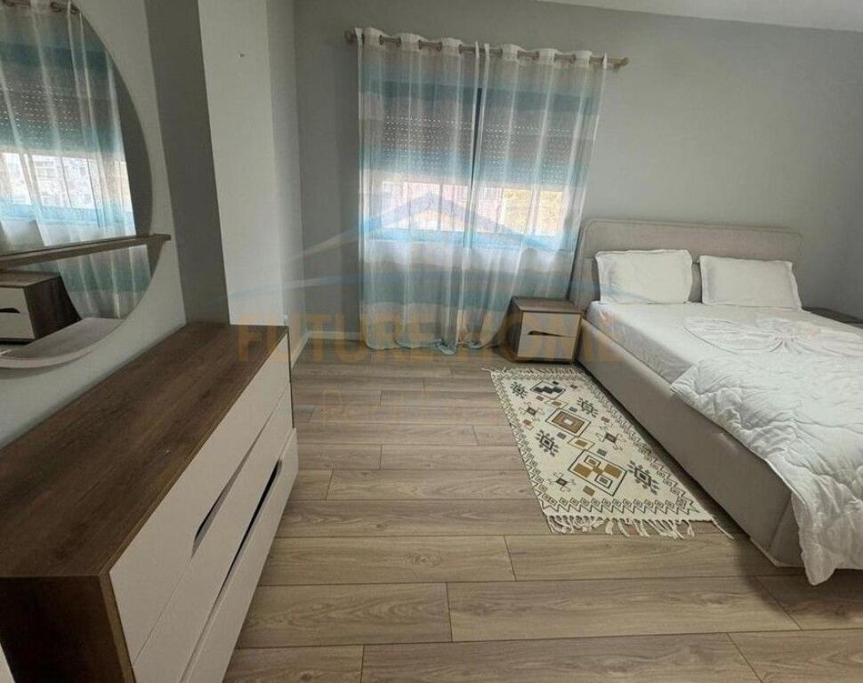 Qera, Apartament 2+1 tek Thesari, Fresk
