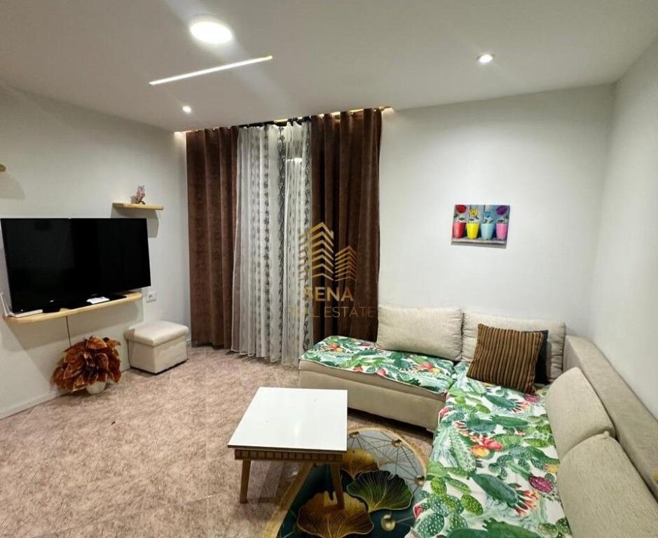 Qira, Apartament, 1+1, Ish Resotorant Durresi, 450 Euro/muaj- Per periudhe 6 Mujore