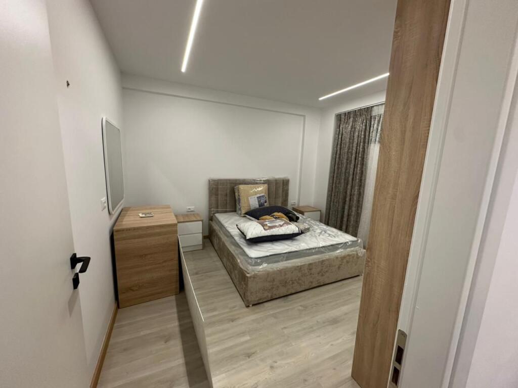APARTAMENT ME QERA 1+1 ZOGU I ZI 70.000 LEKE