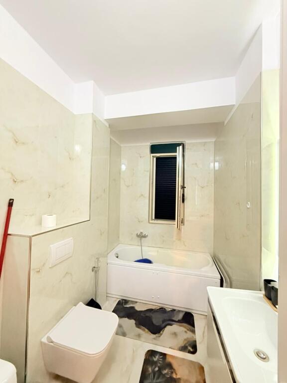 Jepet me Qira Afatgjatë Apartament 2+1 i Mobiluar në Skele, Vlorë