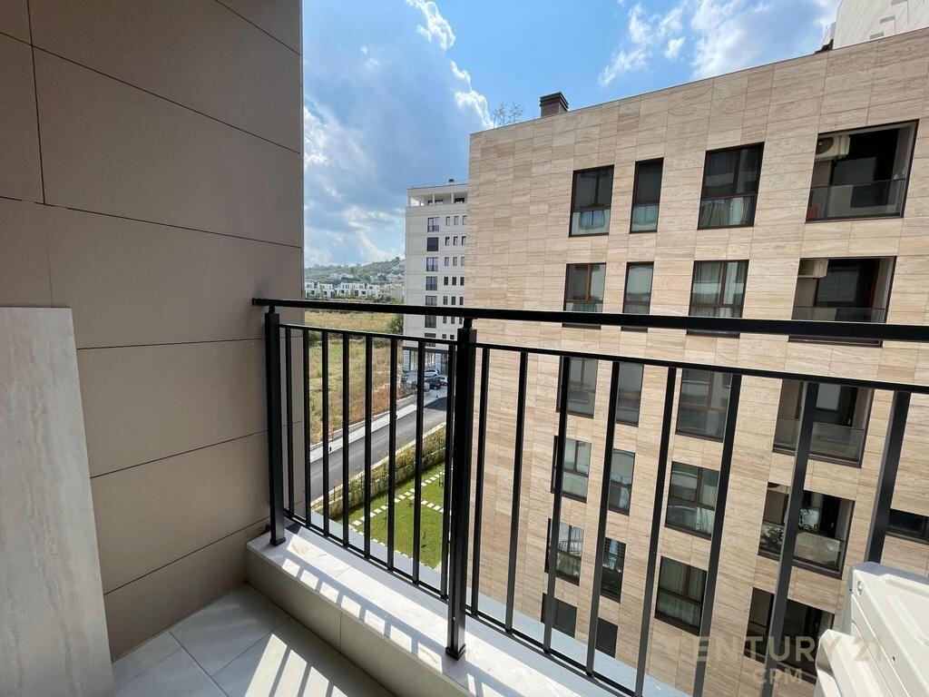 Apartament 2+1+2 Poste Parkimi per shitje tek Liqeni i Thate