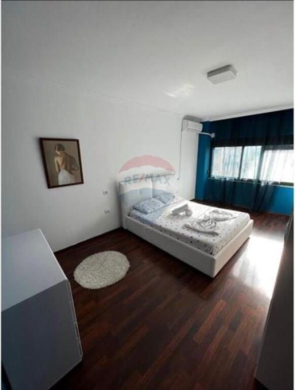 JEPET APARTAMENT 2+1 ME QERA ne myslym shyr