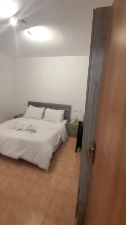 APARTAMENT 3+1+2 Ballkone. me QERA NE FRESK 550 E
