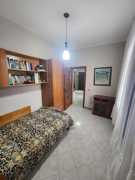 Apartament 3 dhoma gjumi, Brryli- Ali Demi