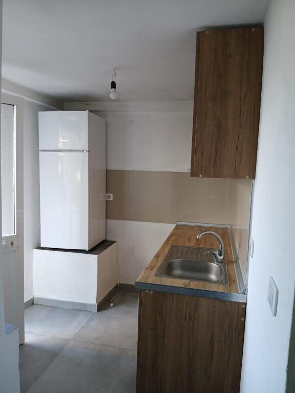 GARSIONERE 20000 LEKE.VILAT GJERMANE