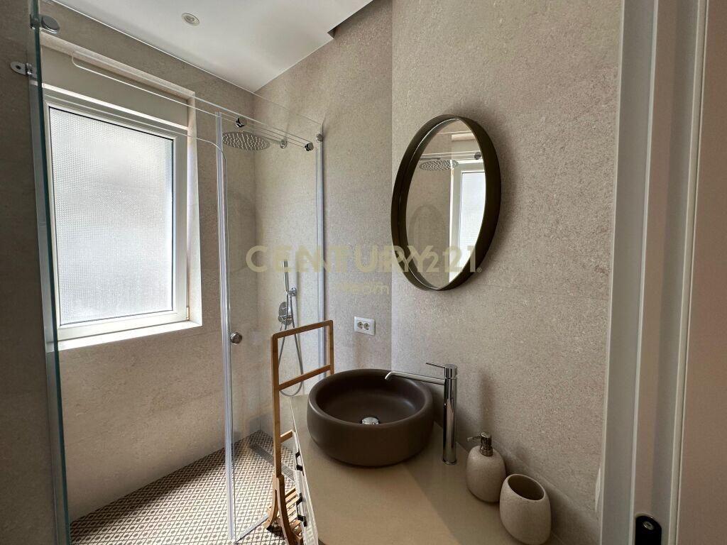 Apartament 2+1+2 me qira tek Liqeni i Thate