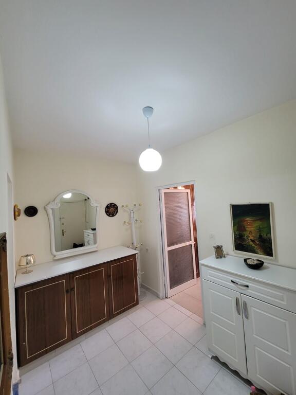 Appartamento in Affitto - 1+1 a Xhamllik presso vari bamit 34 000 leke