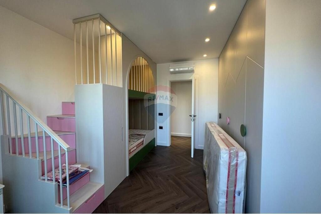 Apartament lukzos per shitje 2+1+2!