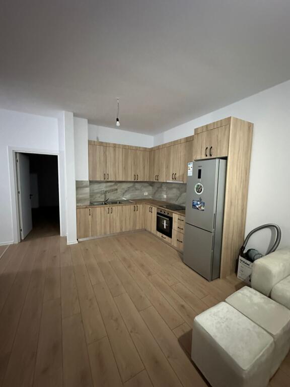 APARTAMENT ME QERA 2+1+post parkimi