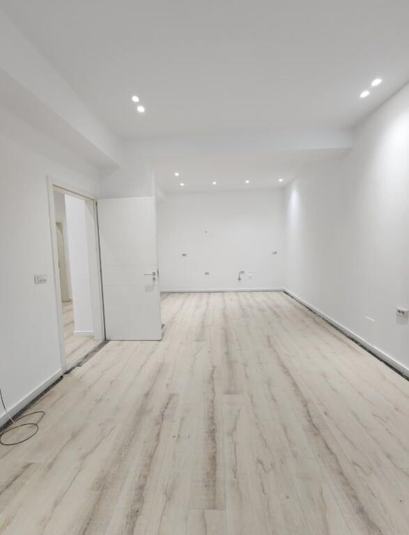 Office for Rent (completely new)🔥 Building 2024 Selvia/ Passing the Gold villa -- 105 m2 55,000 lekë/Month Net