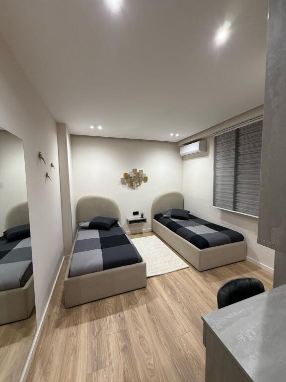 Appartamento in affitto 2+1+1 Garage / Myslym Shyre - Appena arredato.