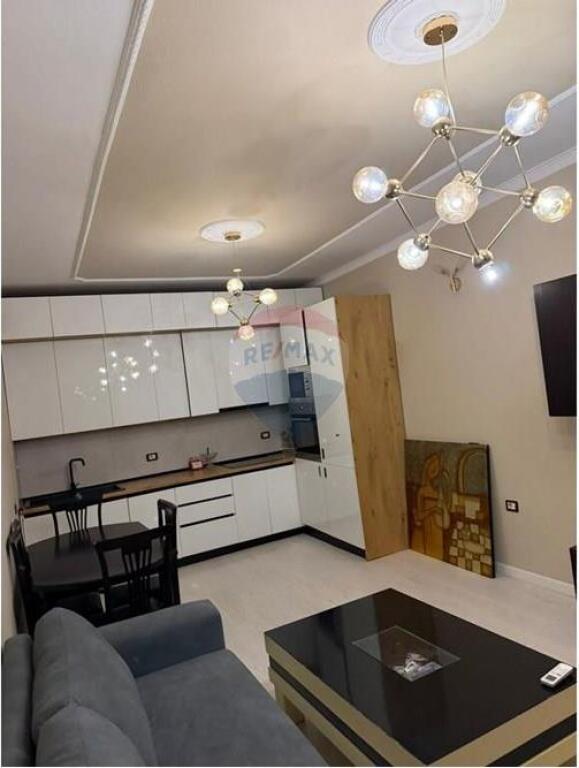 Apartament - Për Qira - Rruga Muhamet Gjollesha, 21 Dhjetori, Tiranë