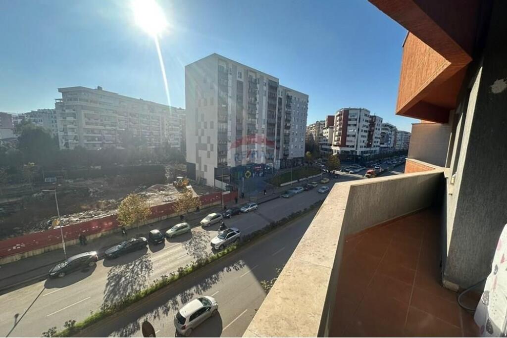 Appartamento moderno 2+1+2 con parcheggio e 2 balconi