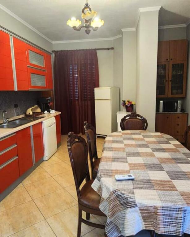 Apartament me Qira