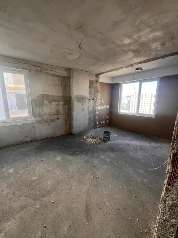 🏡 Shitet apartament 1+1 te Fusha e Aviacionit