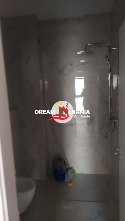 Ambjent zyrash me qera tek Kompleksi Aura ne rrugen Dritan Hoxha, Tirane ID (42611395)