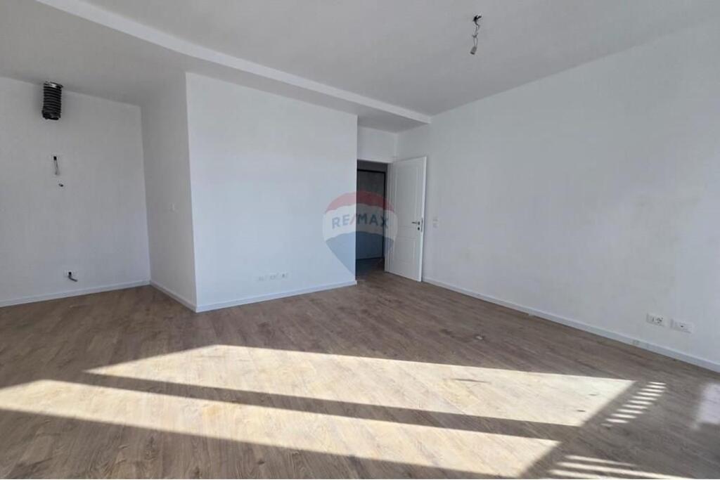 ZYRE PER QIRA TEK LAKE VIEW !