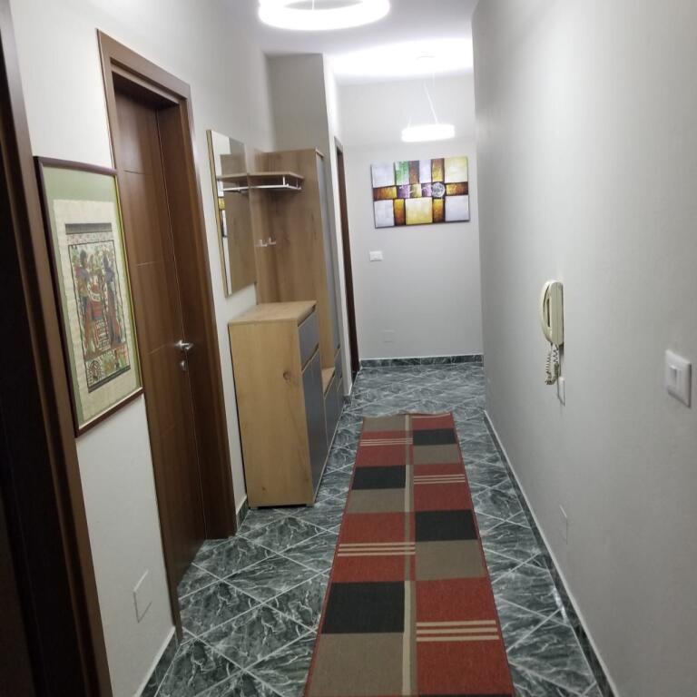 Jepet me qera apartment 2+1, rruga Mine Peza