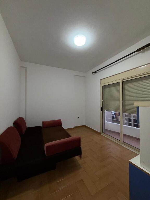 Jepet me qira apartament 2+1 – Rruga Him Kolli