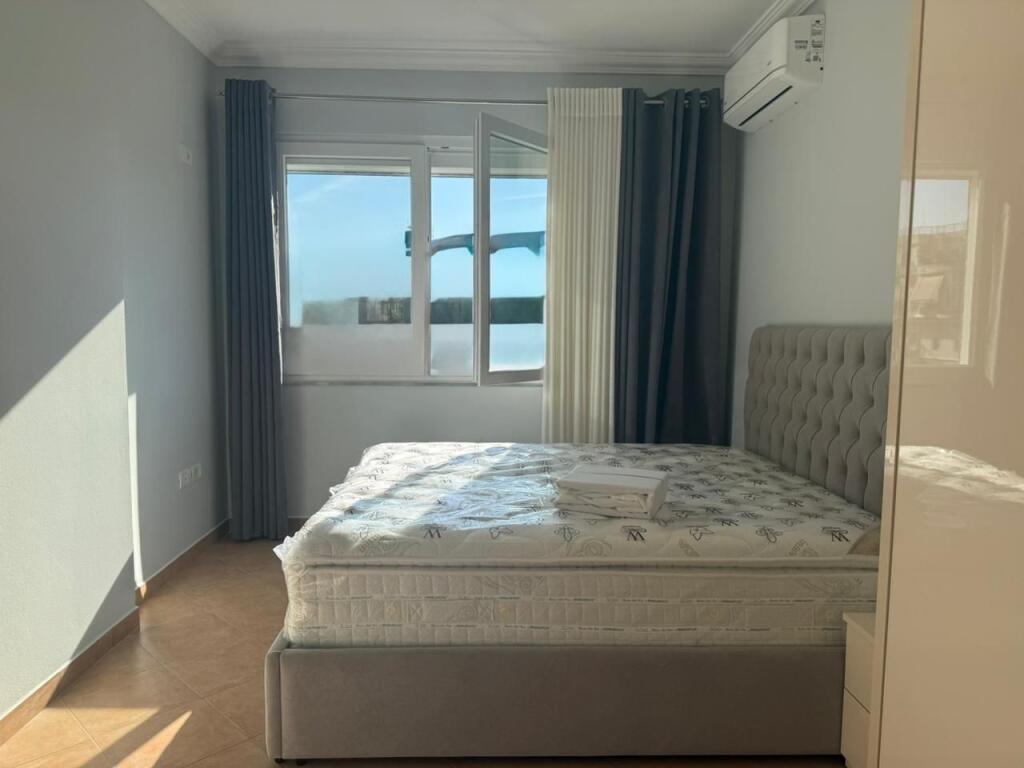 🏡 Jepet me Qira Apartament 2+1 – Rruga e Kavajës, pranë Kishës Katolike