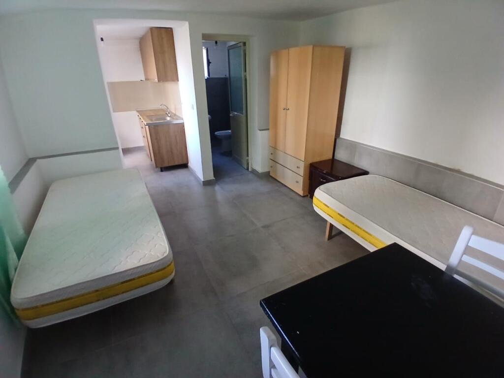 GARSIONERE 20000 LEKE.VILAT GJERMANE