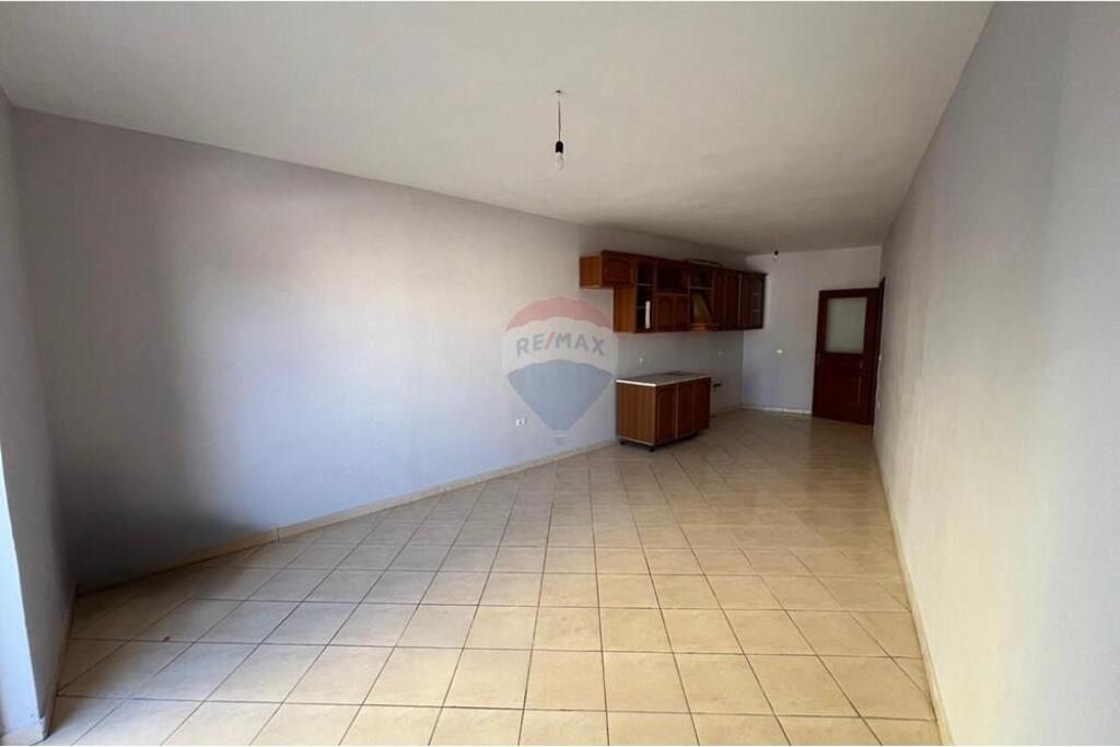 Shitet Apartament 1+1 ne Fresk!