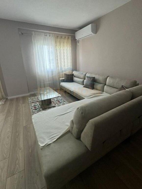 Qera, Apartament 2+1 tek Thesari, Fresk