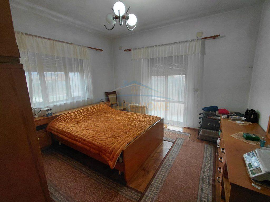 Shitet Shtëpi 2 -katëshe + Truall