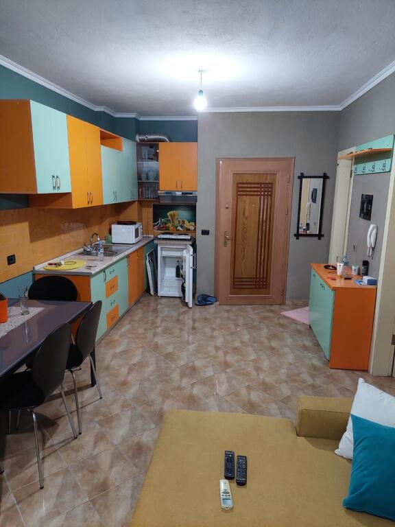 Shitet apartament 1+1 - Shkëmbi i Kavajës