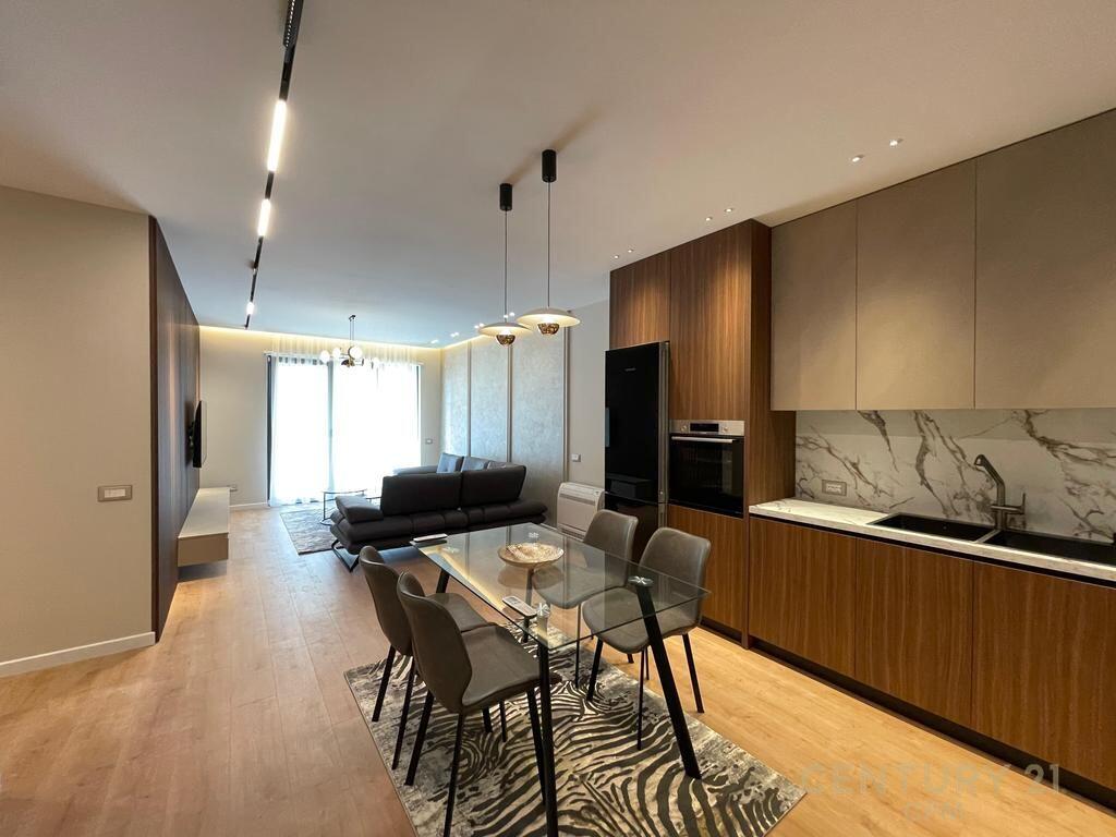 Apartament 2+1+2 Poste Parkimi per shitje tek Liqeni i Thate