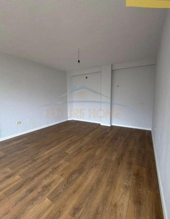 Shitet, Apartament 1+1, Fresku , Tiranë