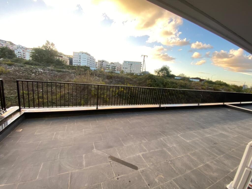 Japim me qera apart 2+1+2 me verande+parkim te Liqeni i Thate