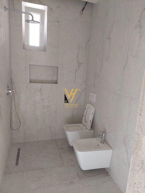 VILLA SU DUE PIANI IN AFFITTO A MOZAIKU 2.000 EURO