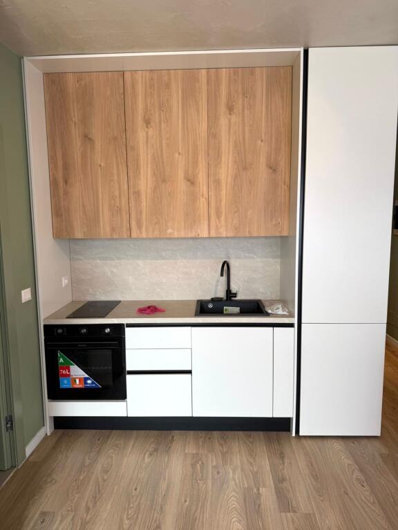 Appartamento 1+1, Astir!