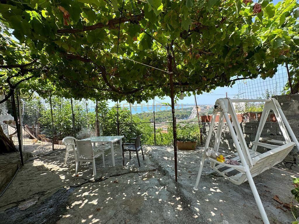 VILË ME PAMJE PANORAMIKE NGA DETI – SHKALLNUR, NË SHITJE!